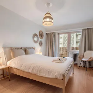 Beautiful Spacious 100m From The With 2 Terraces & Private Garage Box Appartement Oostende
